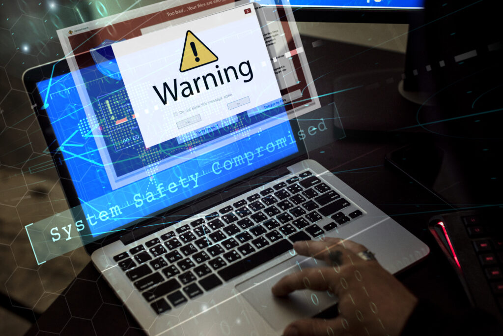 Computador alertando sobre o perigo de ter dados vazados